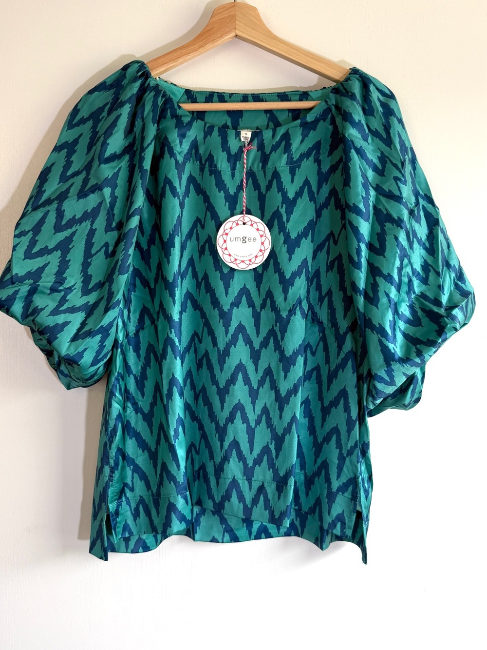 Umgee Teal and Navy Zigzag Balloon-Sleeve Blouse